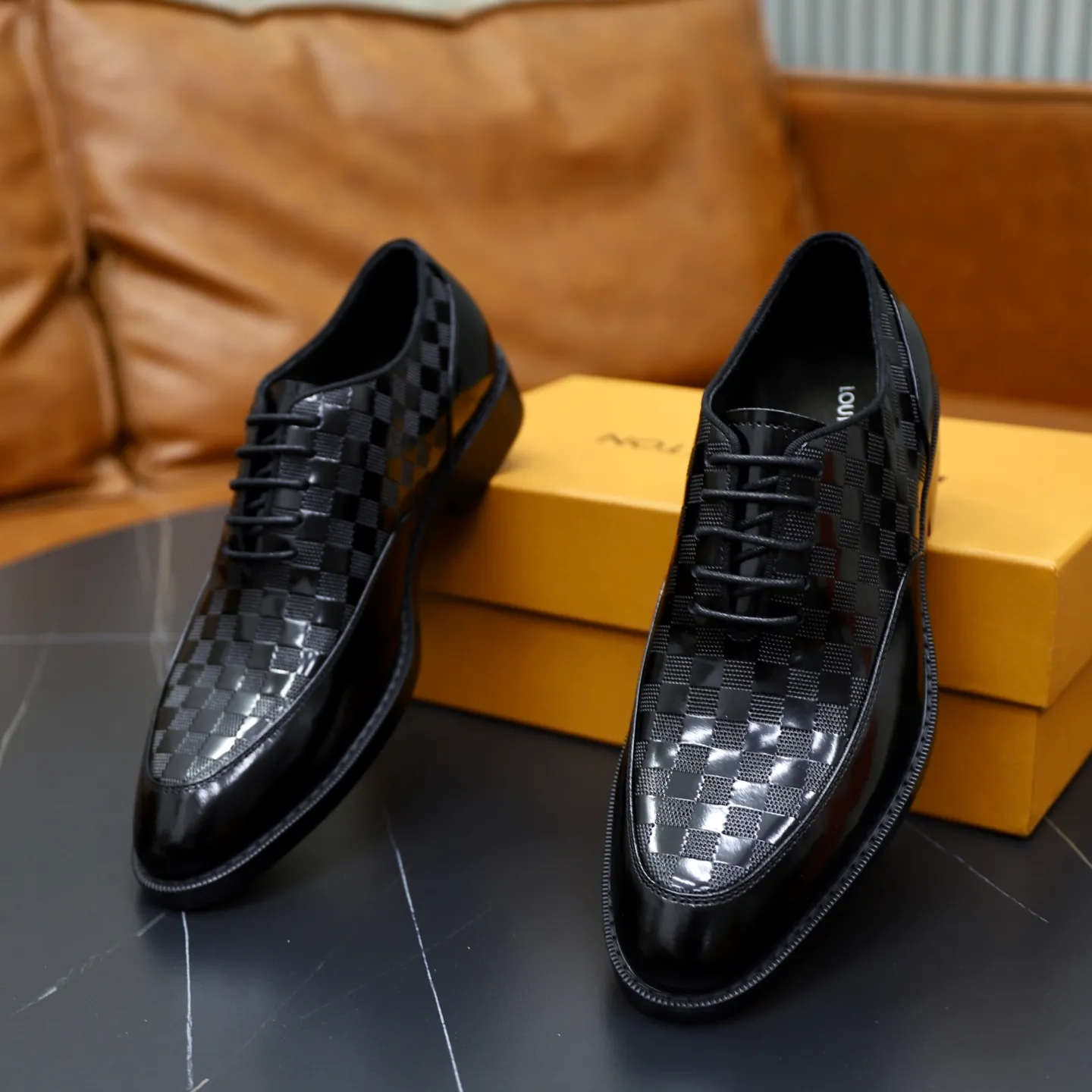 Men's shoes: 280🙅‍♂️🙅‍♂️🙅‍♂️Niuli Brand: LV Louis Vuitton Size: 39-44 (38, 45, 46 can be customized) Level: Counter classic Material: Original soft cowhide upper Comfortable cowhide lining Original lightweight outsole Style category: Formal business casual driving leather shoes Color: Color of the actual picture